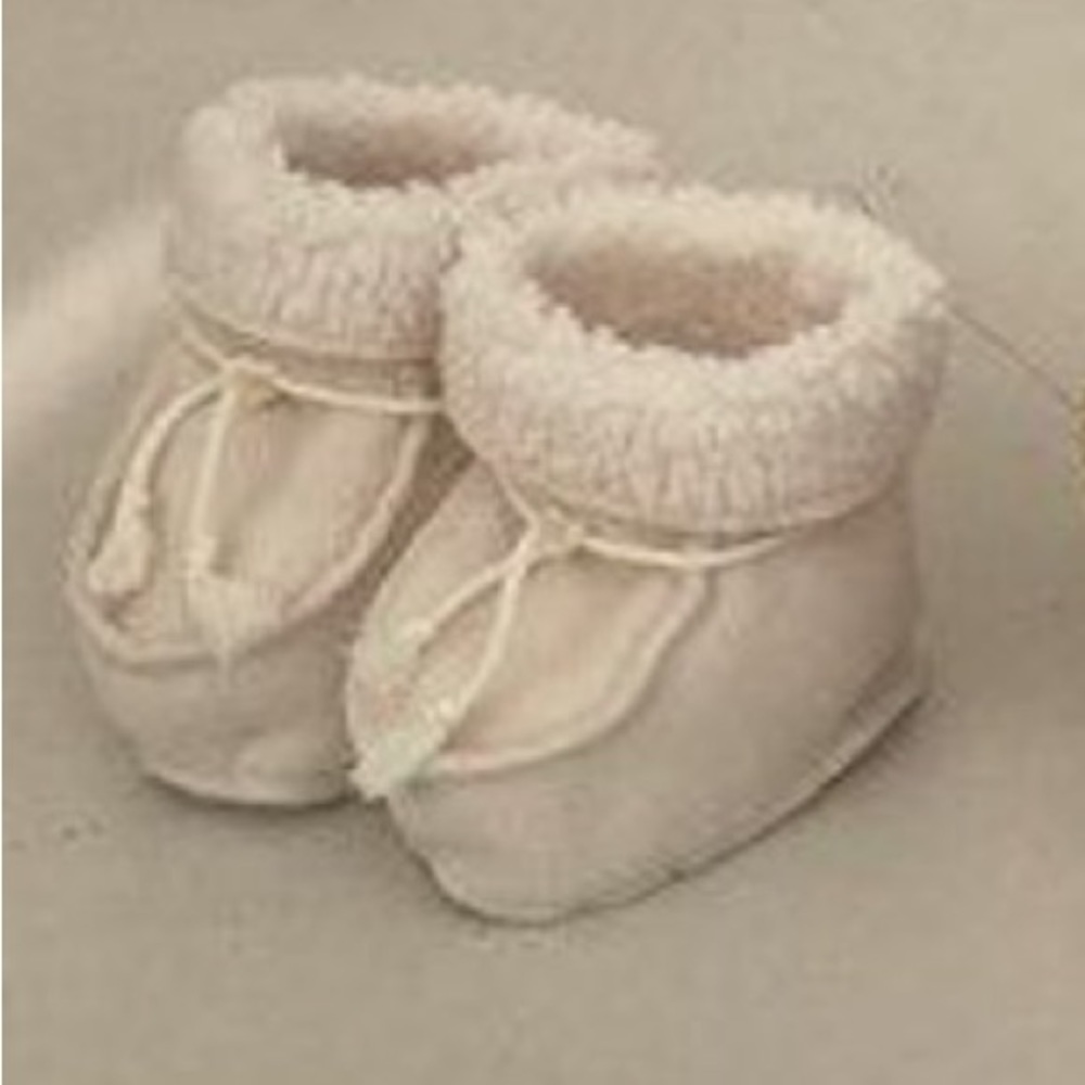 Ando Stores Bella Baby Booties Creme size 0-12 months